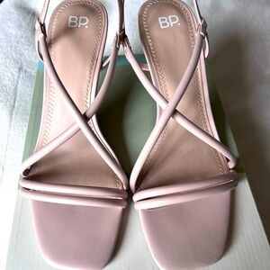BP comfort shoes. Soft sole for comfort excellent heel size.
